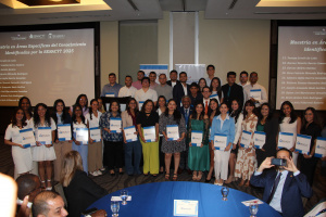 IFARHU y SENACYT entregan becas a 79 jóvenes  para estudios superiores en el extranjero