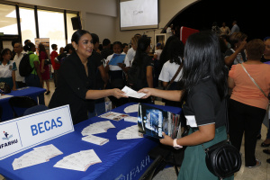 IFARHU participa en la feria “Tu Carrera”, orientando a jóvenes sobre Becas Internacionales y Créditos Educativos