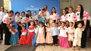 IFARHU da inicio al mes de la Patria con acto de homenaje a los símbolos nacionales