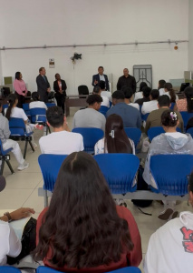 IFARHU atiende a estudiantes de Medicina de la UIP por estatus de becas 2022