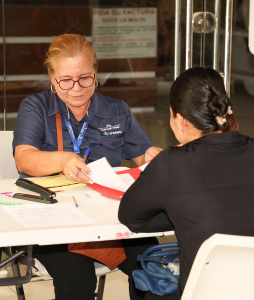 Más de 11 mil estudiantes de Veraguas formalizan sus becas del IFARHU
