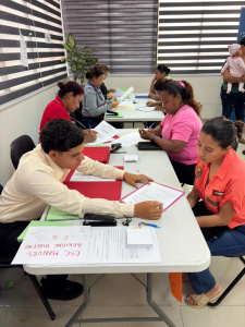 Miles de estudiantes entregan documentos para formalizar sus Becas de Concurso y Apoyo Económico para Discapacidad 2026
