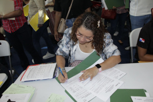 Más de 15 mil estudiantes serán atendidos en Panamá Centro para completar trámite de becas 2026