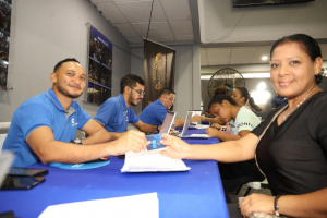 Colón avanza en la segunda semana de entrega de tarjetas para el cobro del PASE-U