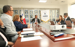IFARHU y Caja de Ahorros coordinan acciones para completar la entrega de tarjetas PUNCH