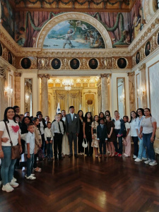 Jóvenes con excelencia académica ocuparon cargos directivos en el IFARHU por el Día del Estudiante
